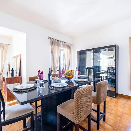 Villa In Gale With Pool Near Gale Beach Vila *
